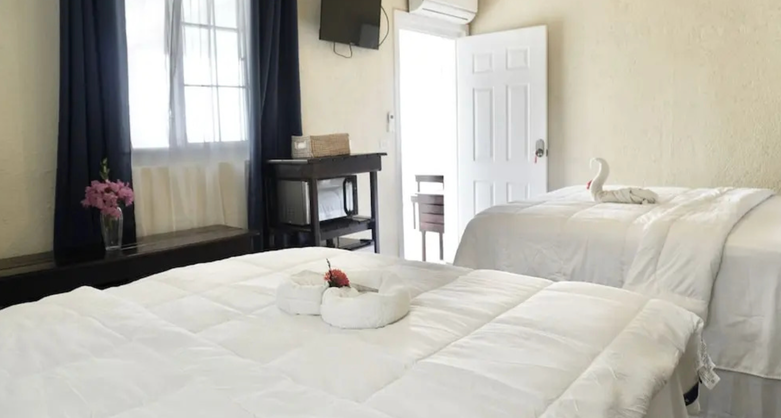Lunas View Hotel and Restaurant4